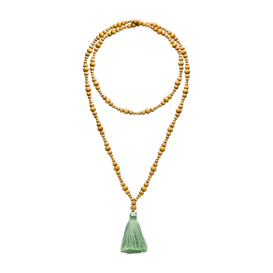 Sandelholz Mala Kette mit grüner Quaste und Silber Peace Herz.