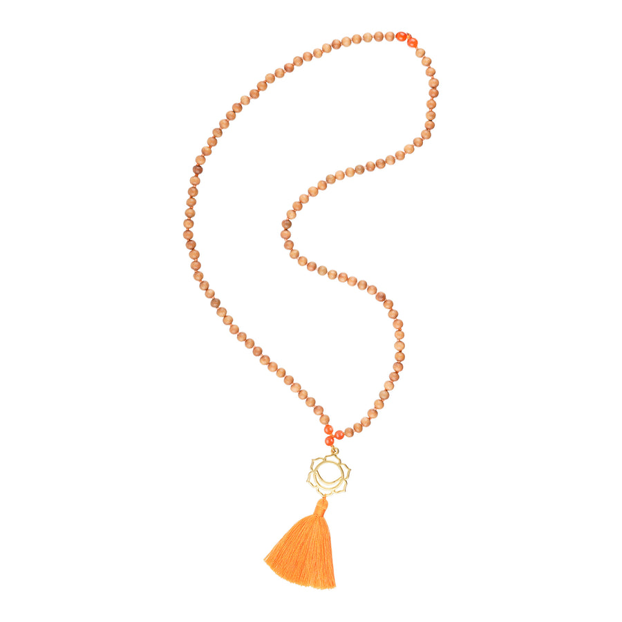 Sakral Chakra Mala Kette mit Karneol und Sandelholz Perlen.