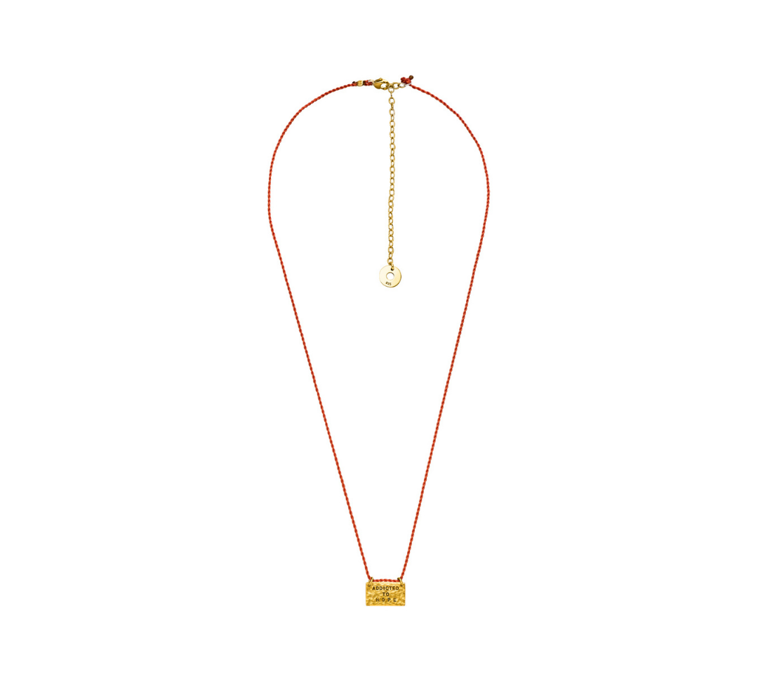 Schutzkette Addicted to Hope mit roter Kordelkette und goldenem Anhänger