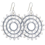 Boho Ohrringe mit Wheel of Karma Anhänger aus Sterlingsilber.