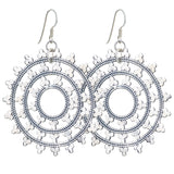 Boho Ohrringe mit Wheel of Karma Anhänger aus Sterlingsilber.